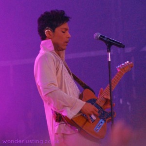 Prince singing Purple Rain, Hop Farm Festival